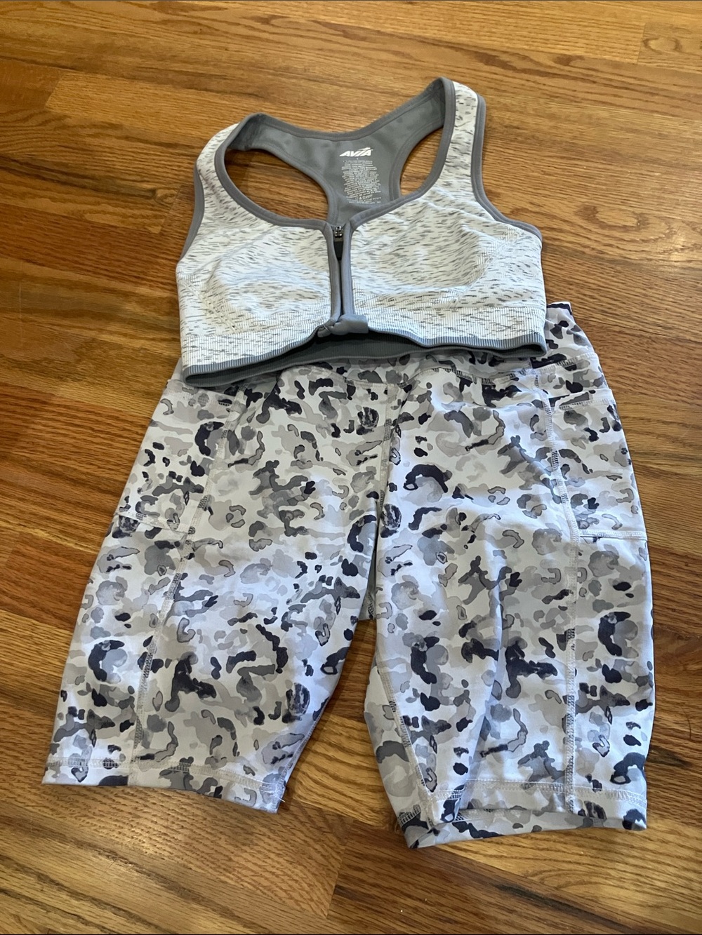 Avia Light Gray Front-Zip Sports Bra with Gray Camo Bike Shorts Girls 10/12. GUC